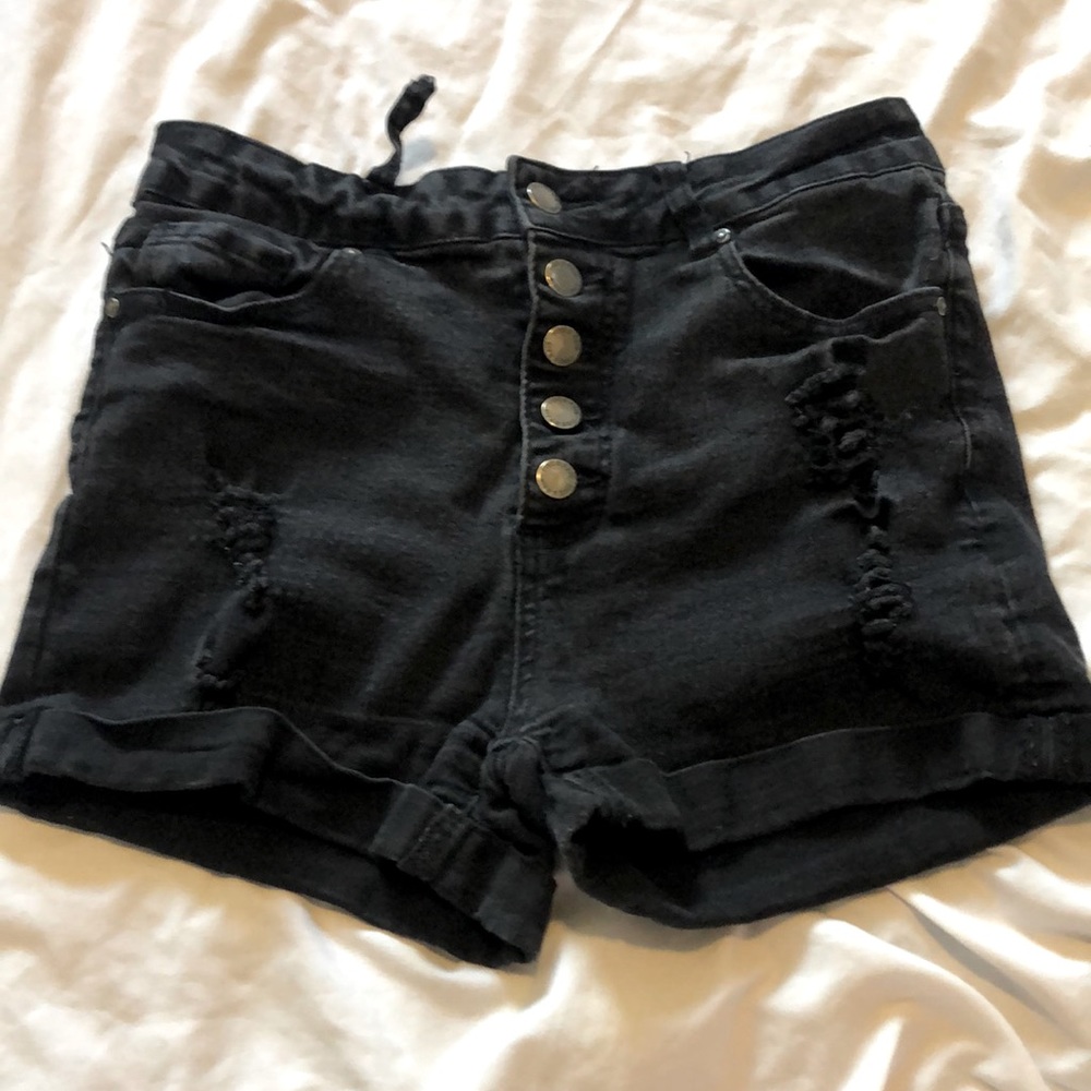 Black shorts with high rise